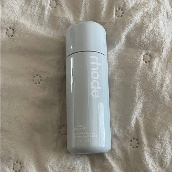 RHODE White Glazing Milk Essence - Picture 2 of 4